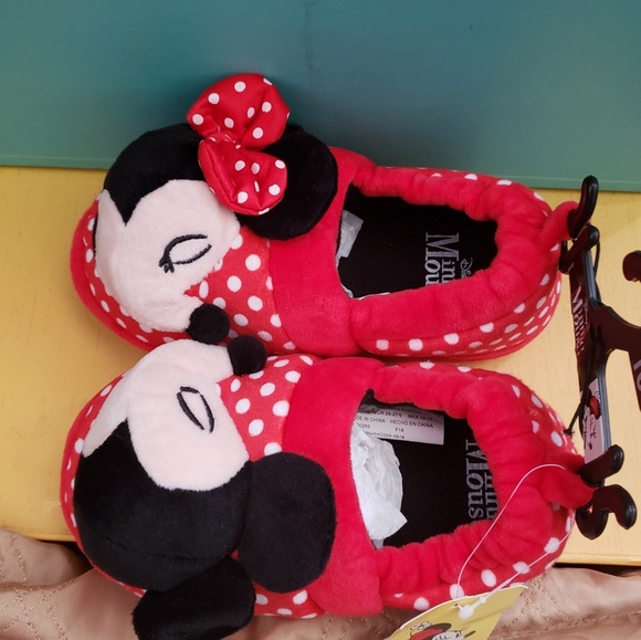 Slippers - Picture 3 of 6